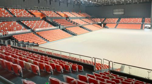 場(chǎng)館座椅的“骨骼”之謎：吹塑 vs 注塑，為何征途座椅選擇氣輔注塑？?